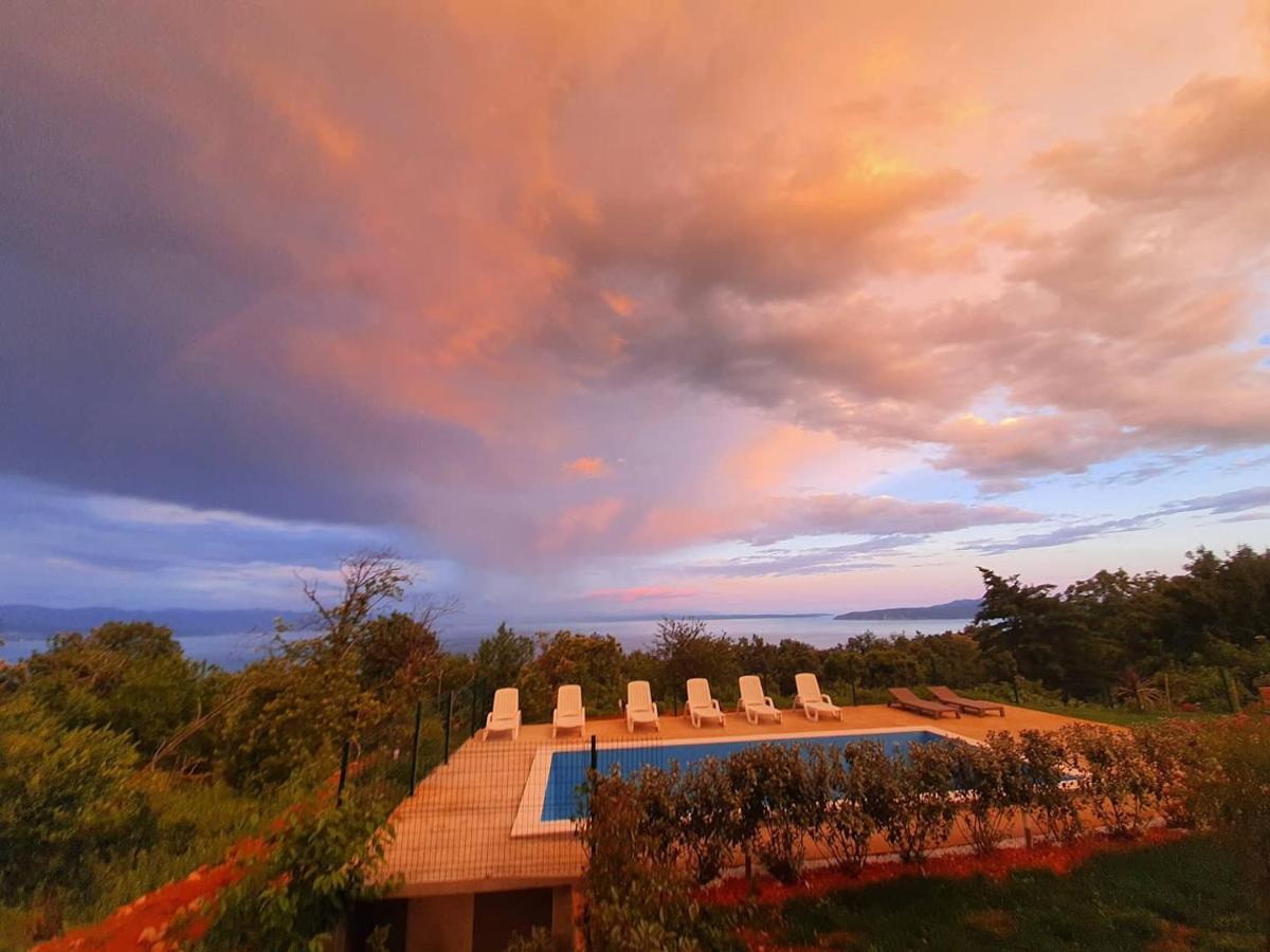 Apartments Nika With Swimming Pool And Beautiful Sea View Dobreć Екстериор снимка