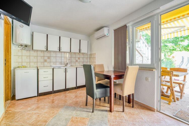 Apartments Nika With Swimming Pool And Beautiful Sea View Dobreć Екстериор снимка
