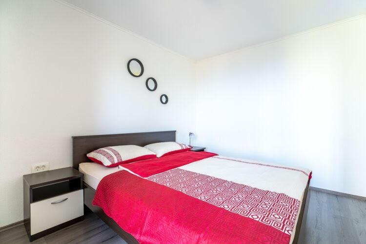 Apartments Nika With Swimming Pool And Beautiful Sea View Dobreć Екстериор снимка