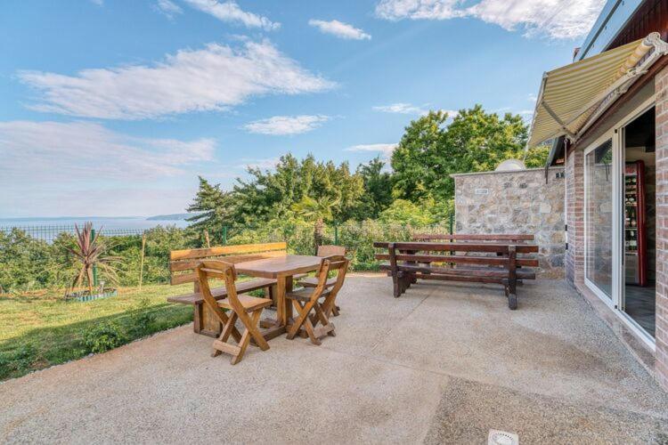 Apartments Nika With Swimming Pool And Beautiful Sea View Dobreć Екстериор снимка